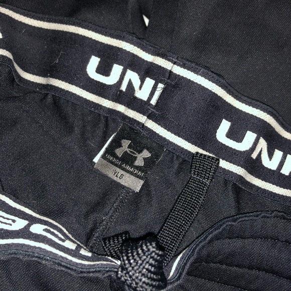 Under armor youth shorts - Picture 3 of 3